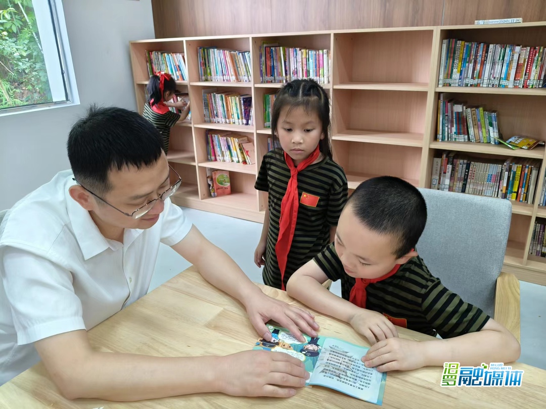 情满“六一”护航成长 | 弼时镇：“悦”读迎六一 书香润童年