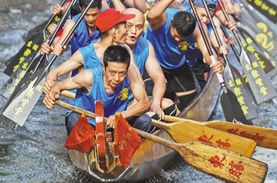 【人民日报】飞舟竞渡勇争先（文化中国行）
