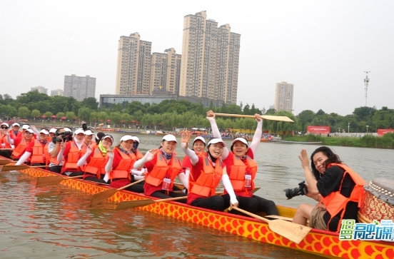 【新湖南】乘风破浪的姐姐！ 汨罗女子龙舟队飒爽亮相