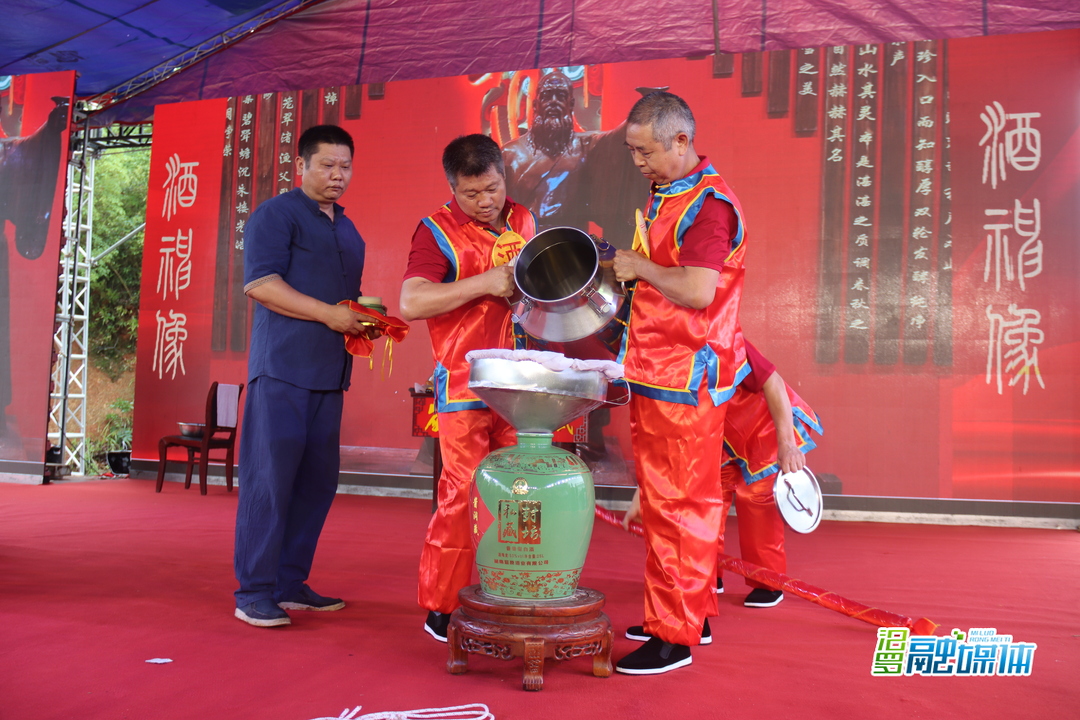 屈原酒第二届封坛大典暨龙舟酱酒上市发布会举行