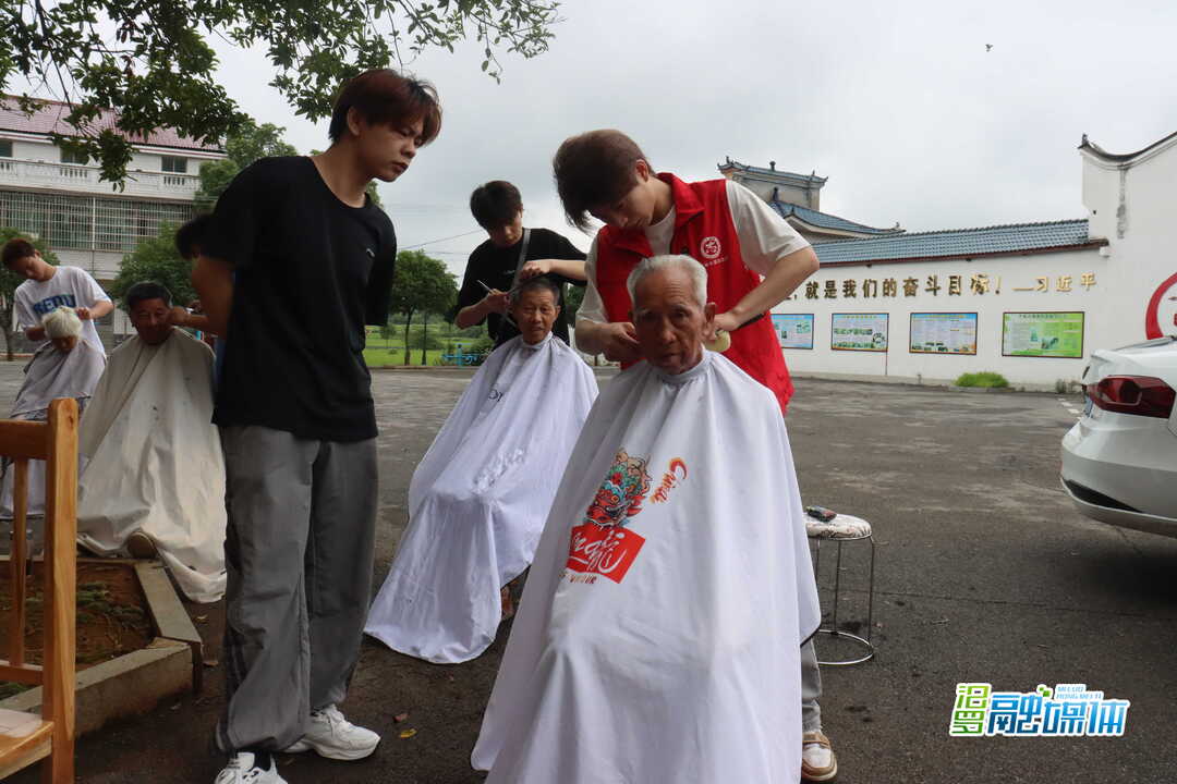 汨罗市阳光社工：关爱老人 免费义剪进村庄