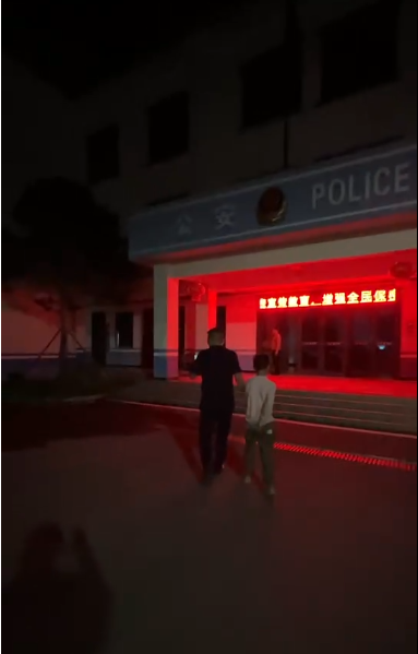 凡人善举暖人心 汨罗桃林寺这位大哥，为您点赞！