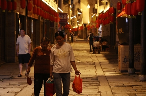组图｜洪水退后的长乐之夜