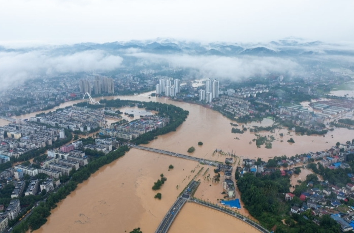【新华社】聚焦防汛抗旱|汨罗江洪水暴涨 平江县、汨罗市全社会总动员抗洪抢险
