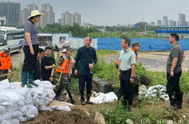 合力战“洪”，携手度“汛”，汨罗人大在行动