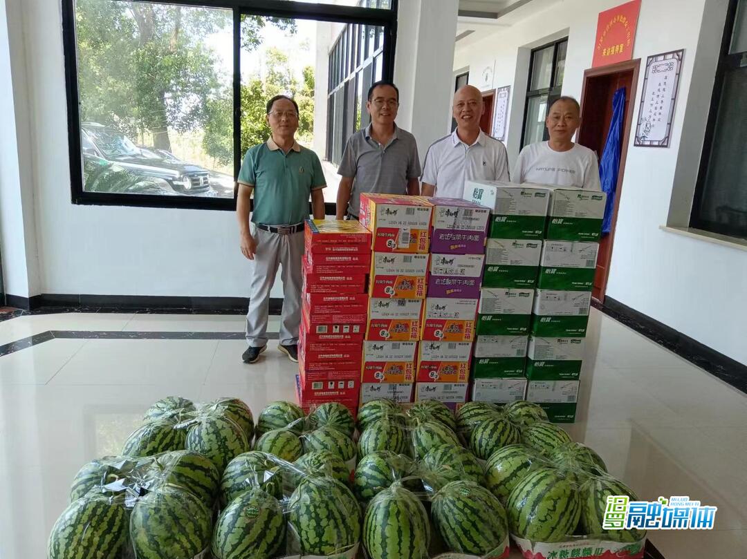 爱心人士助力防汛 营田大堤暖意流动