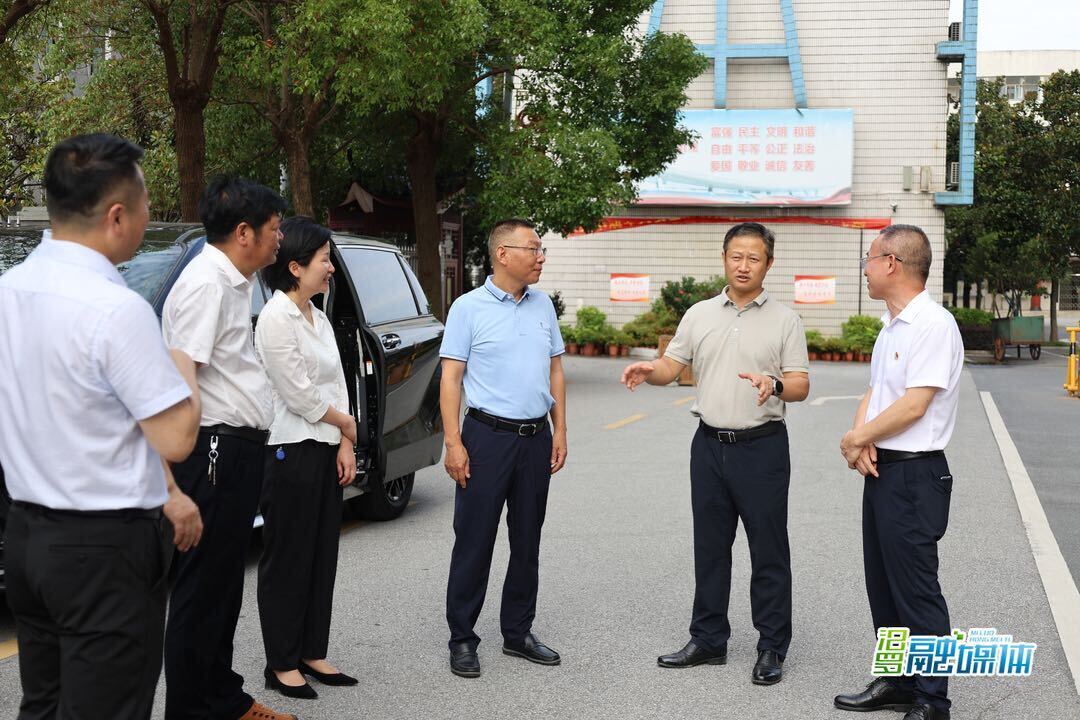 林恒求调研高中教育工作