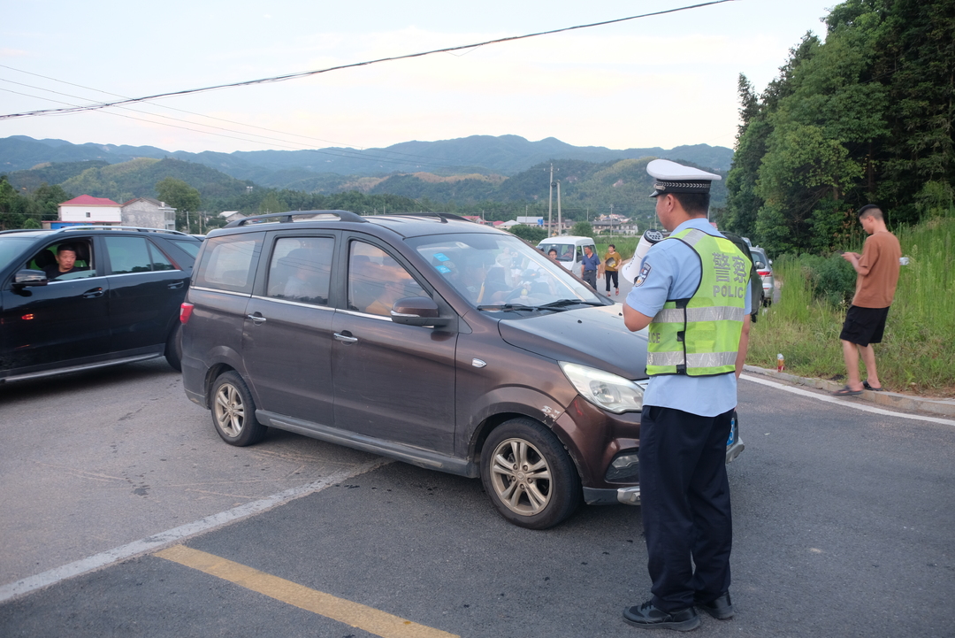 “村BA”火热持续，汨罗交警守护交通安全