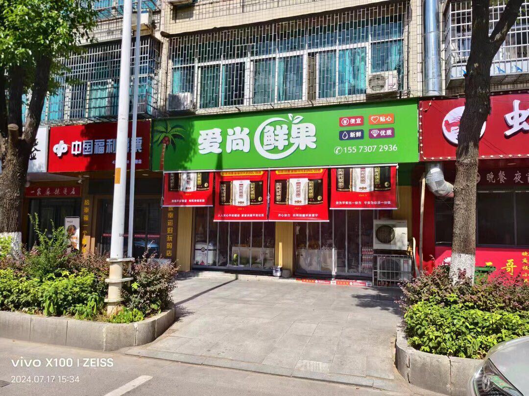 共创文明城｜“挡路伞”变“遮阳帘”，让街道有序又有“颜”