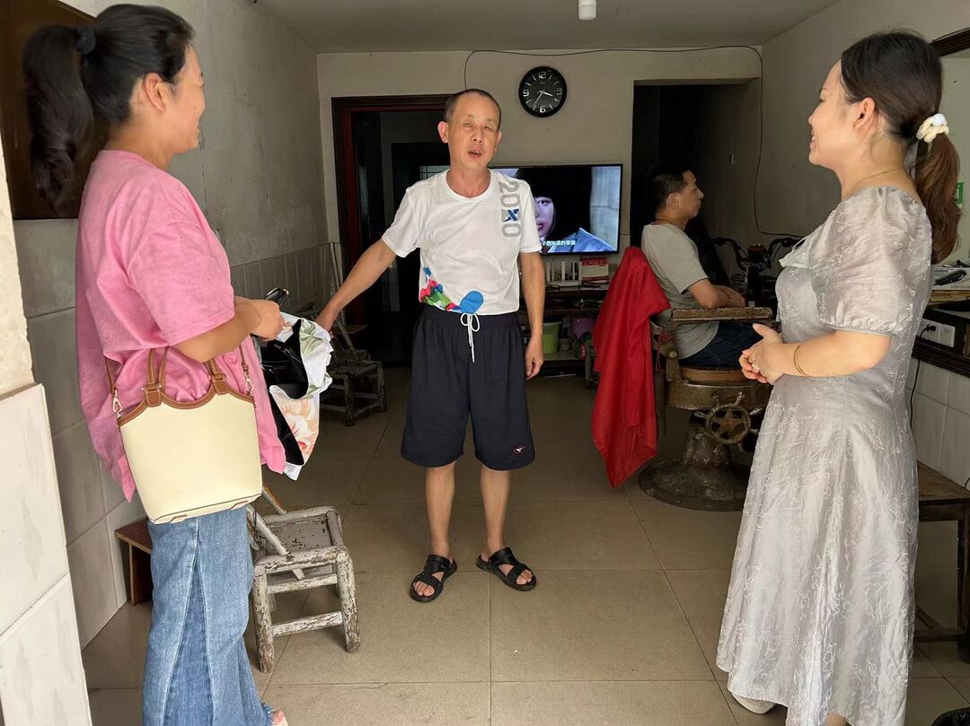 “不是我的东西，我分文不取”归义镇友谊河社区居民甘腊初拾金不昧