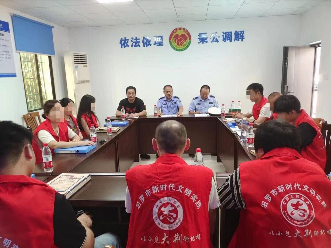 大荆镇组织社矫对象开展“一盔一带”志愿活动