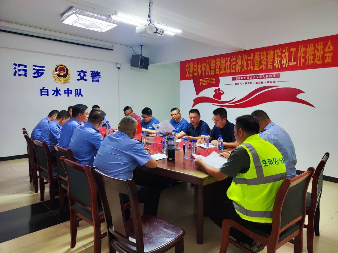 白水交警推进路警联动，快速解决渣土车超载污损路面违法行为