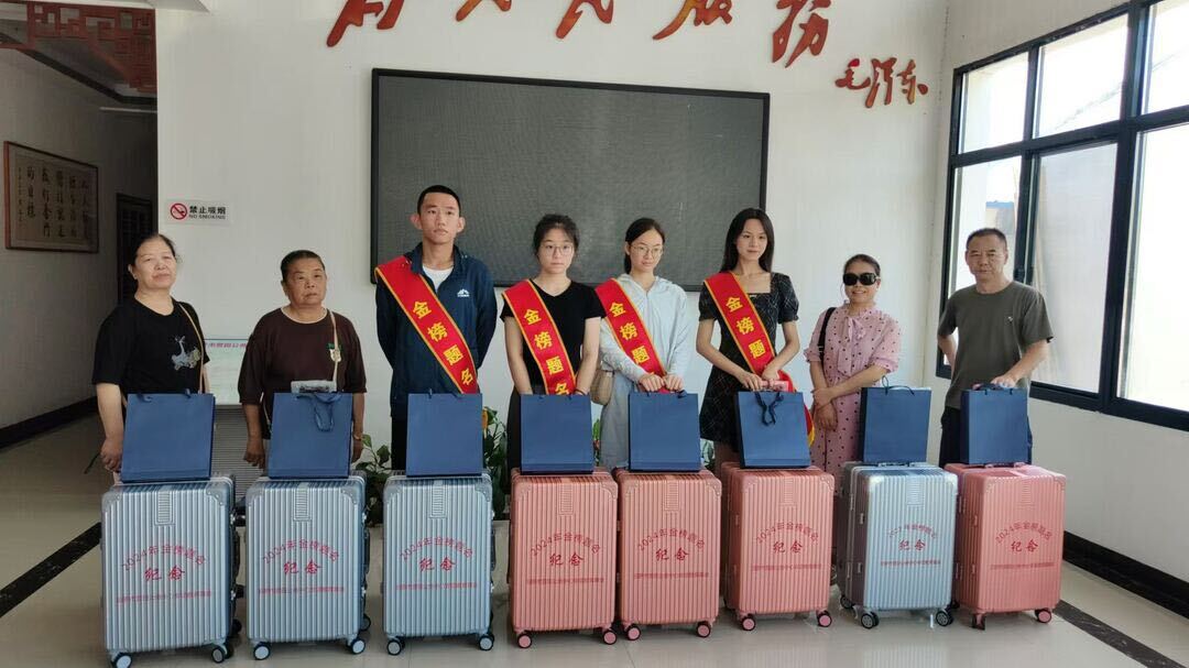 汨罗市营田公务中心：奖优助学 情暖莘莘学子