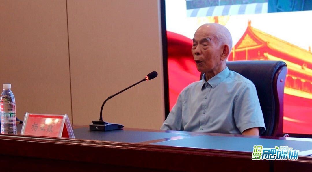 92岁老兵走进汨罗一中：讲述红色故事，传承红色基因