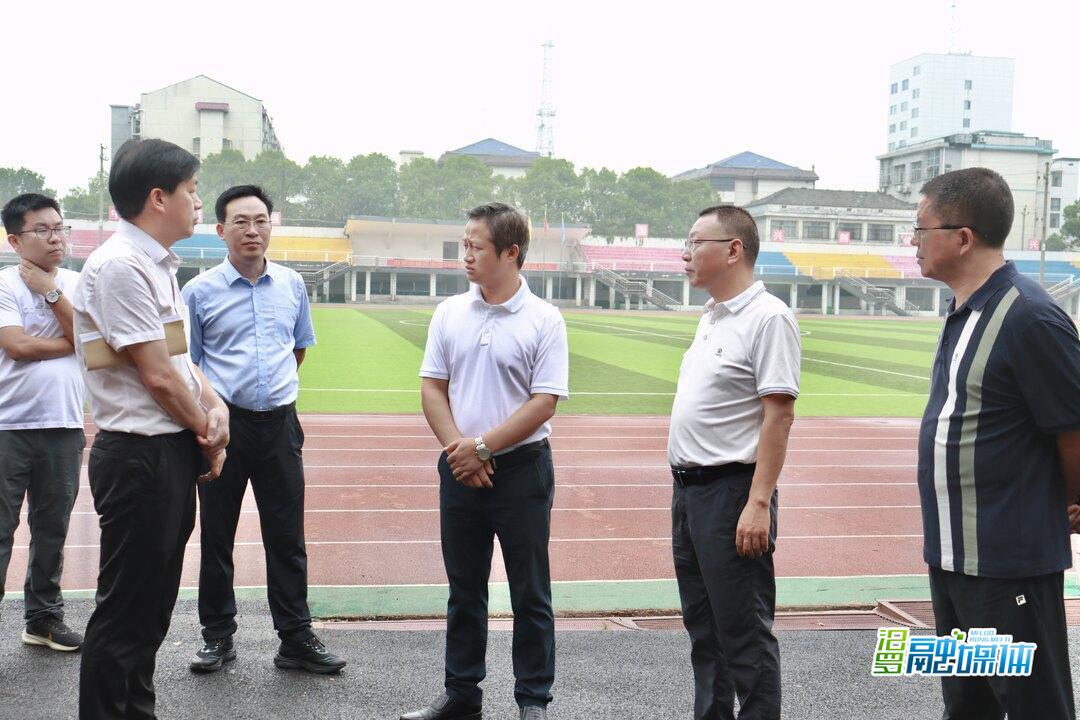 林恒求到市三中调研特色教育工作