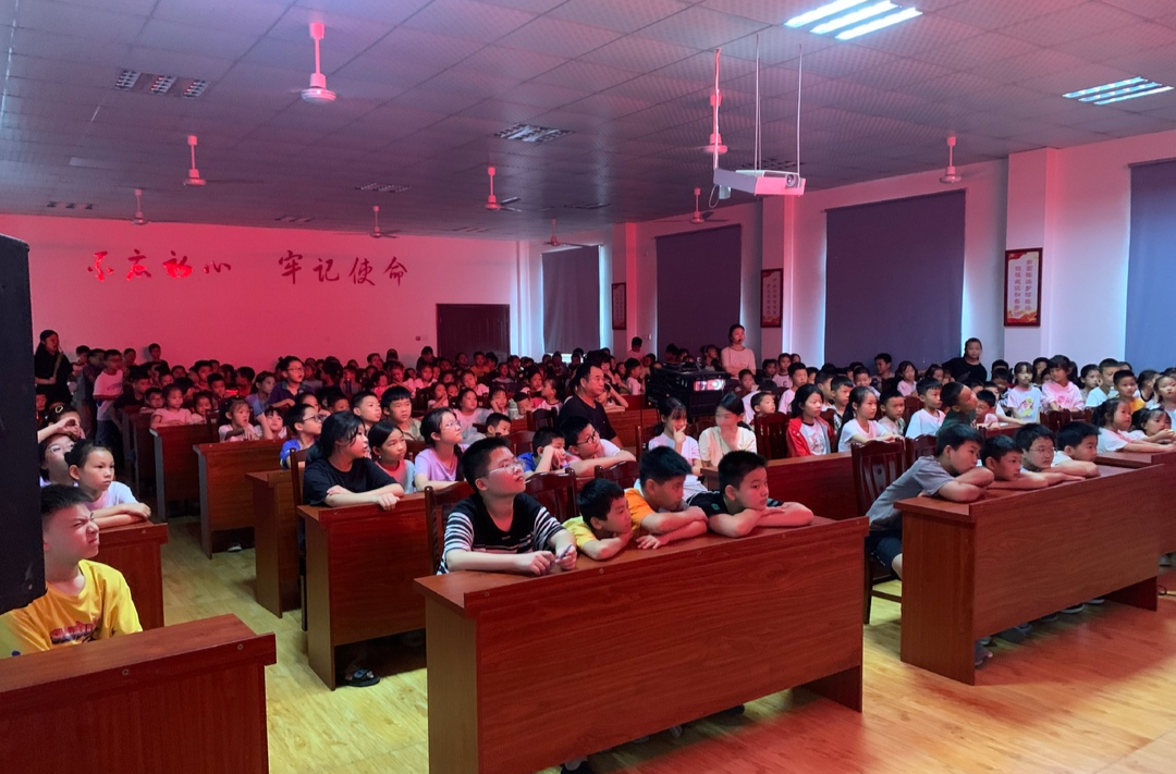 长乐镇青狮小学：守护花蕾 护苗成长