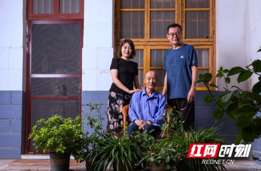【红网时刻】在蓝墨水的上游涵养“美的教育”丨人民路上原住民·岳阳篇