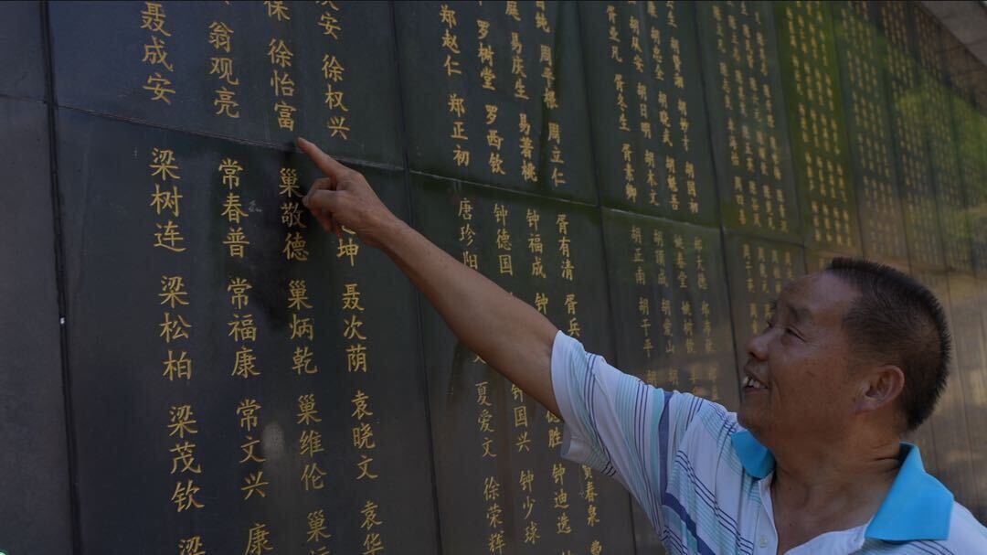 烈士公祭日，汨罗的TA们在纪念碑前诉说别样英雄记忆