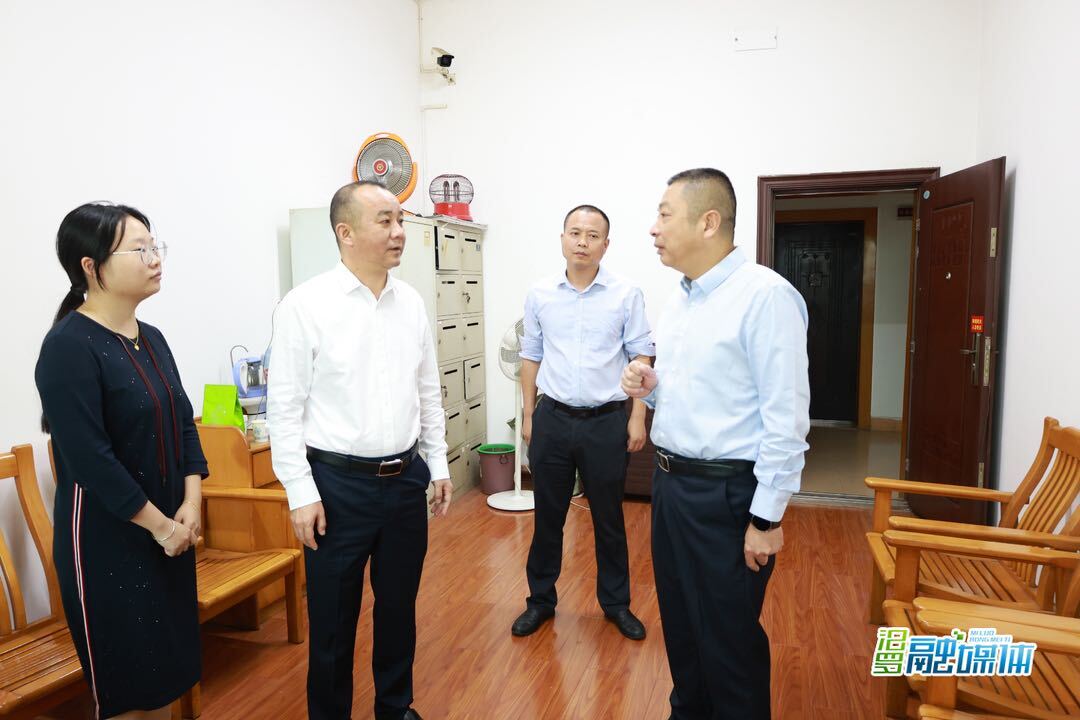 国庆假期第一天，朱平波检查值班值守工作