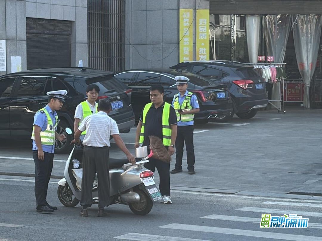 “大喇叭”喊你戴好头盔！白水镇创新推进“一盔一带”工作