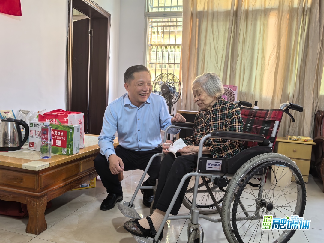 重阳敬老  副市长吴艳平看望慰问百岁老人
