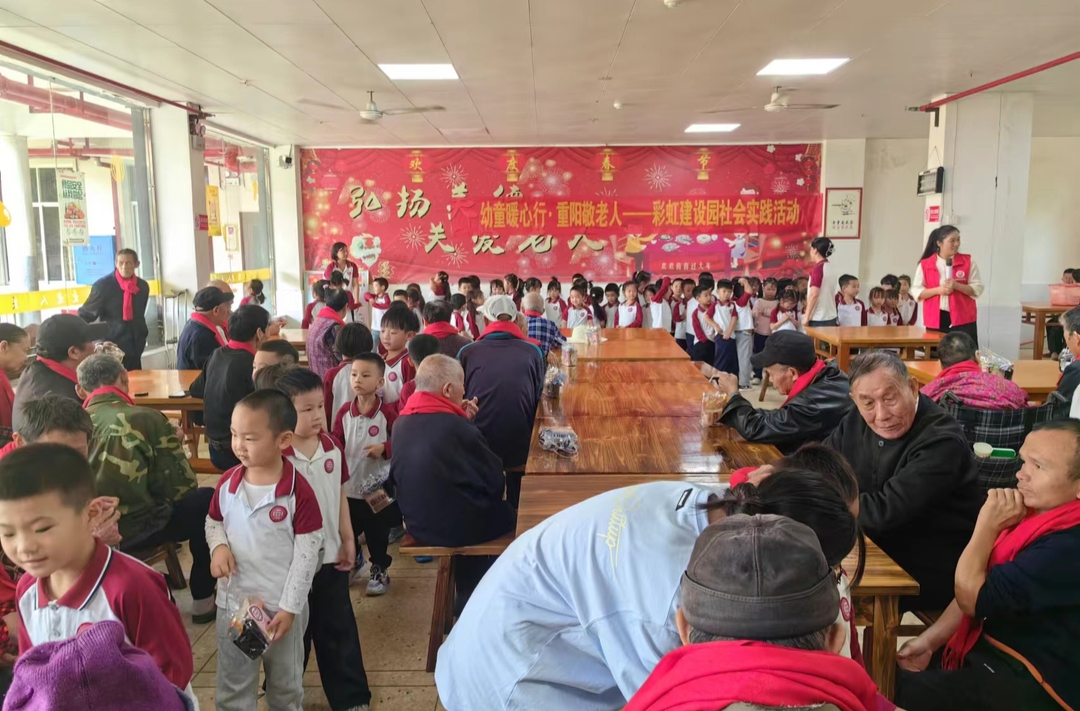 汨罗镇：萌娃出动 重阳节尊老敬老