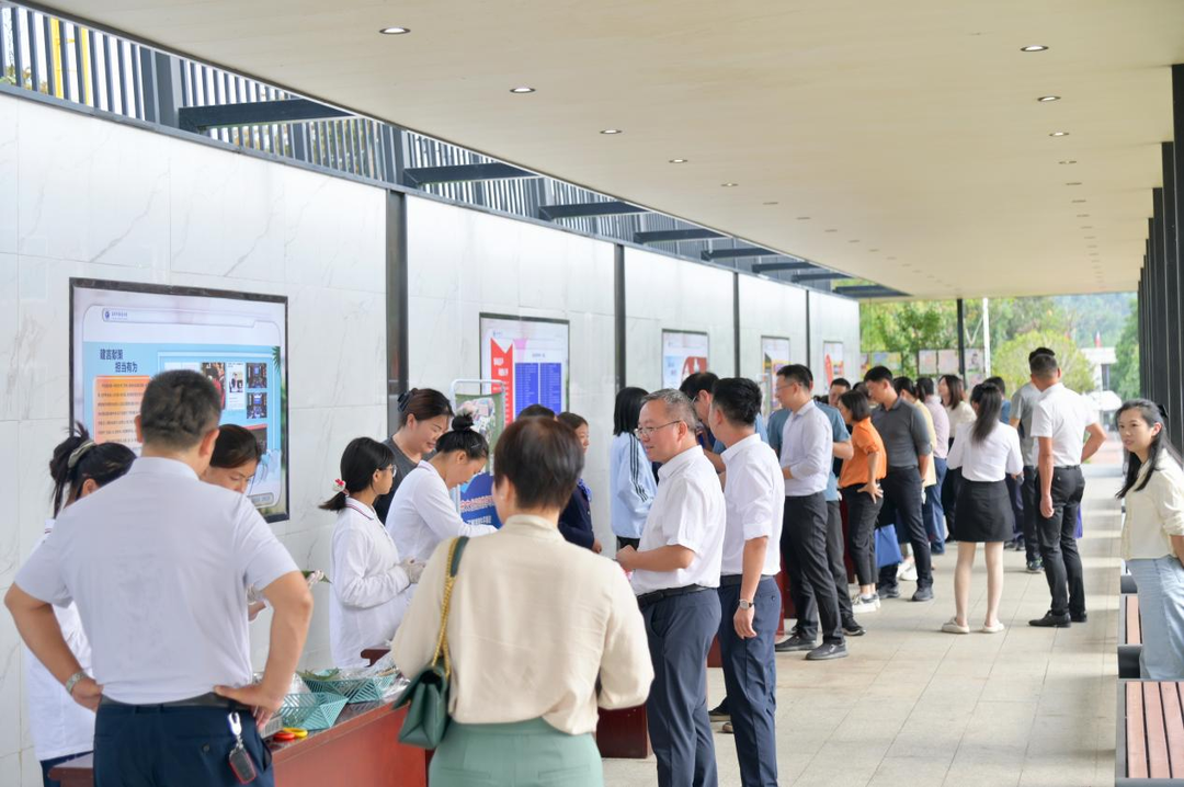 深化区校合作 岳阳楼区教体局调研春雷学校