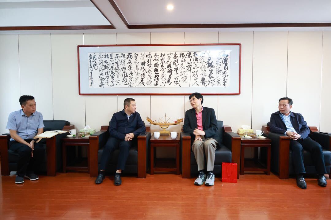朱平波会见杰出乡友雷新根