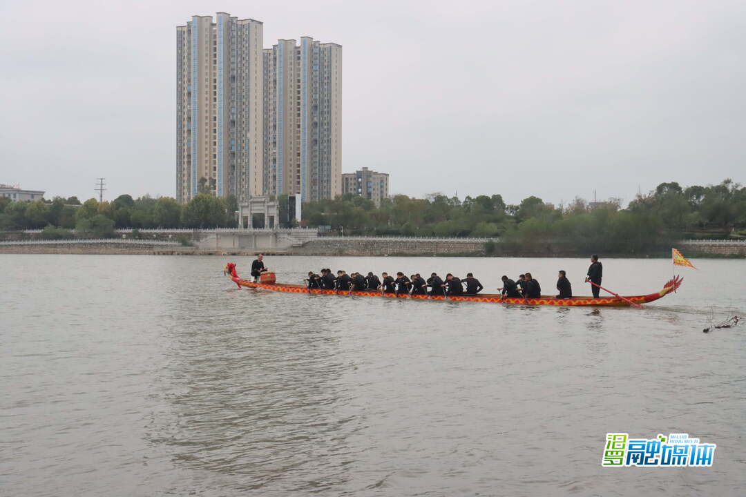 汨罗龙舟 划向世界｜仪式感满满！汨罗本地龙舟下水训练忙