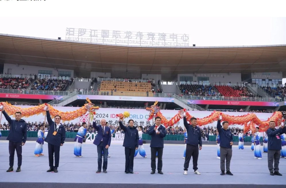 【潇湘晨报】飞舟竞渡，2024第四届国际龙舟联合会世界杯在汨罗开幕