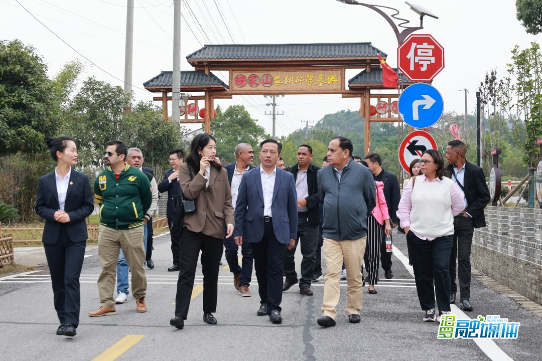 东帝汶国家行政部部长托马斯·卡布拉尔一行来汨罗考察