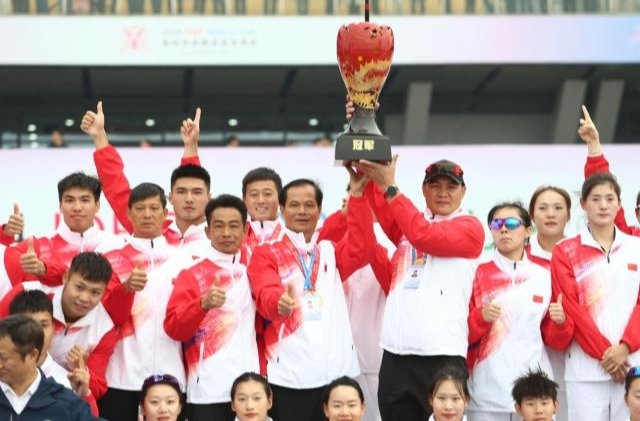 【体坛周报】第四届龙舟世界杯收官 中国队4金5银总分第一捧杯