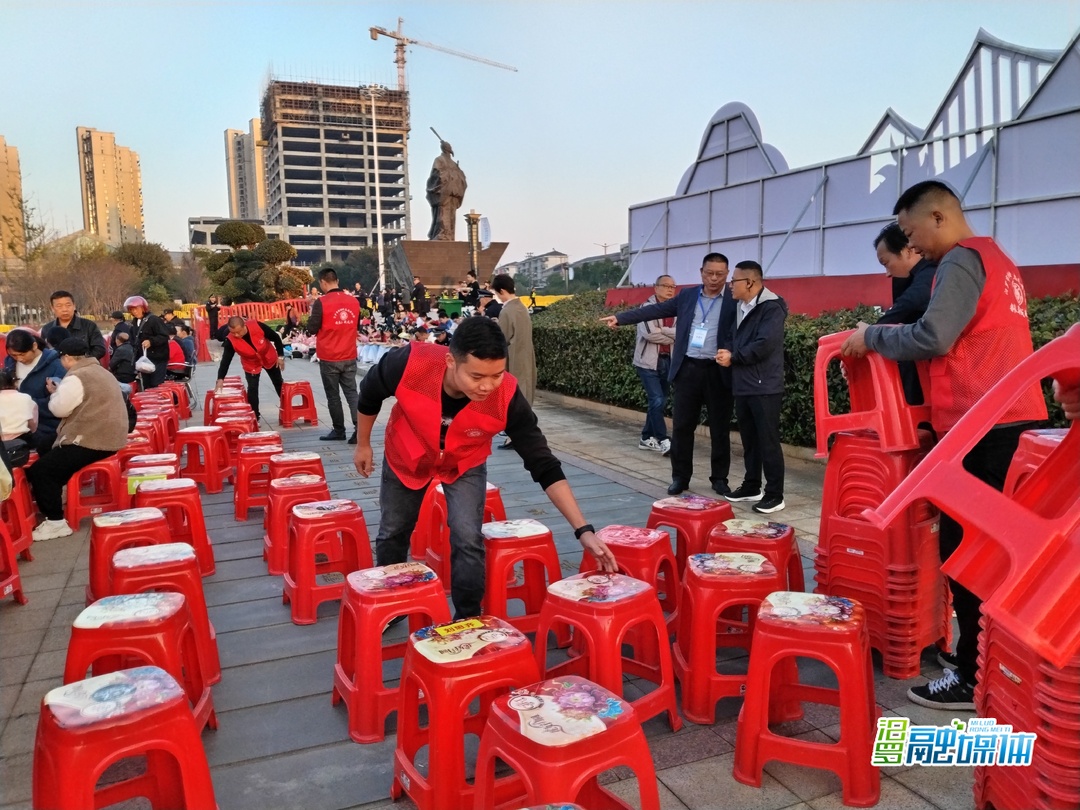 汨罗龙舟 划向世界 | 汨罗志愿者：投身赛会服务  搭建友谊桥梁