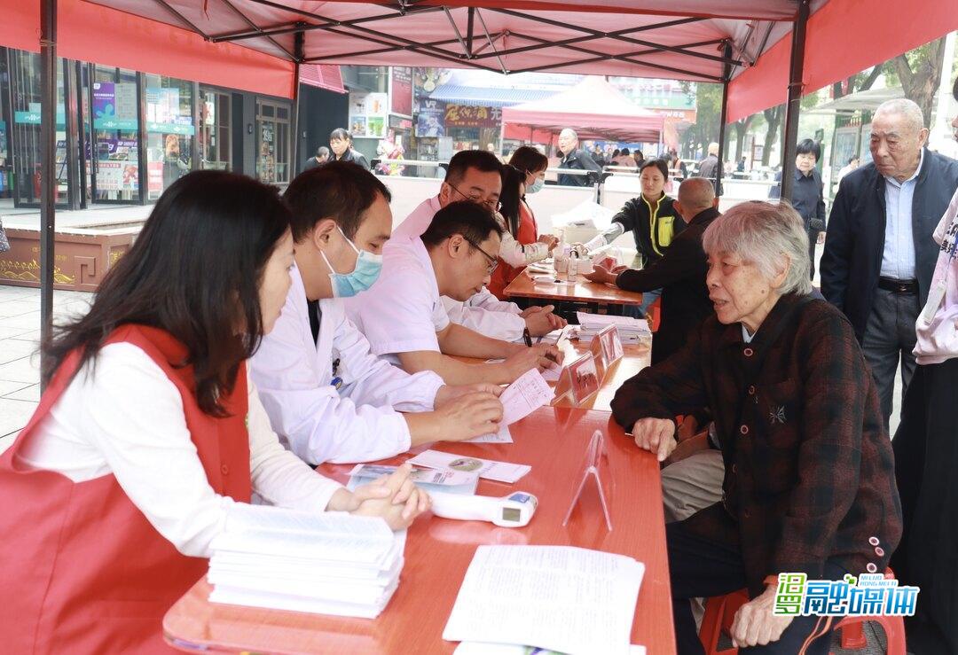 把脉问诊、答疑解惑……汨罗这场健康主题宣传活动深受市民欢迎