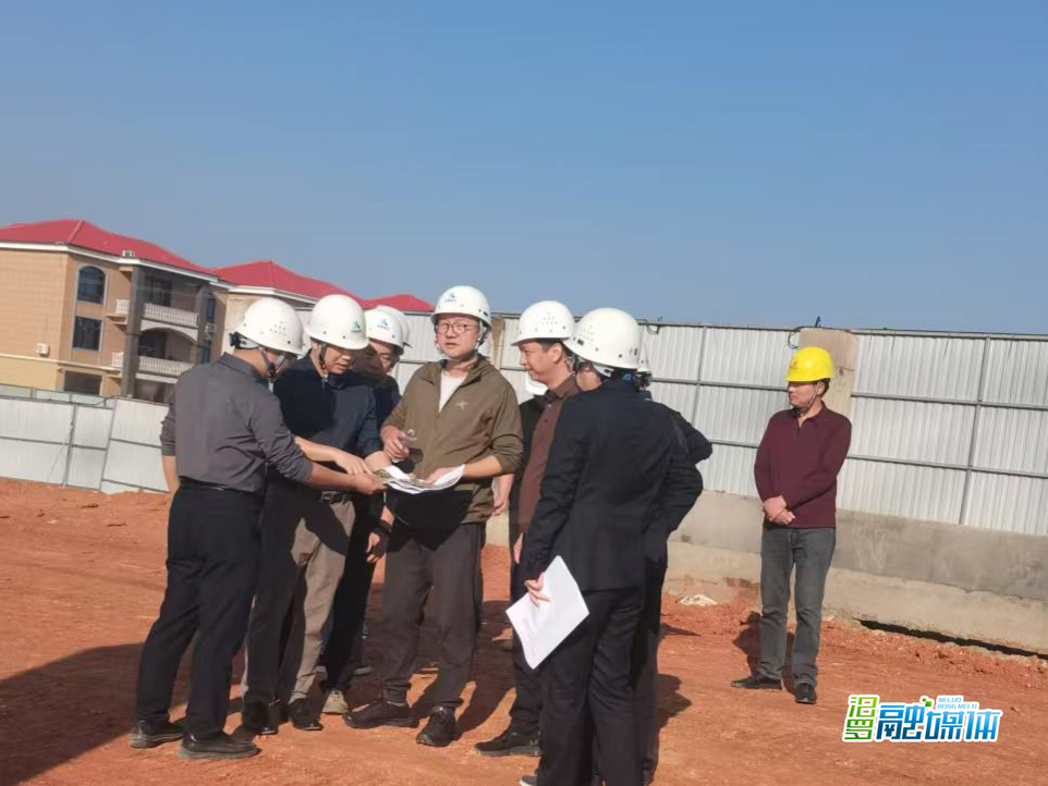杨盛督导壹志学校项目建设工作