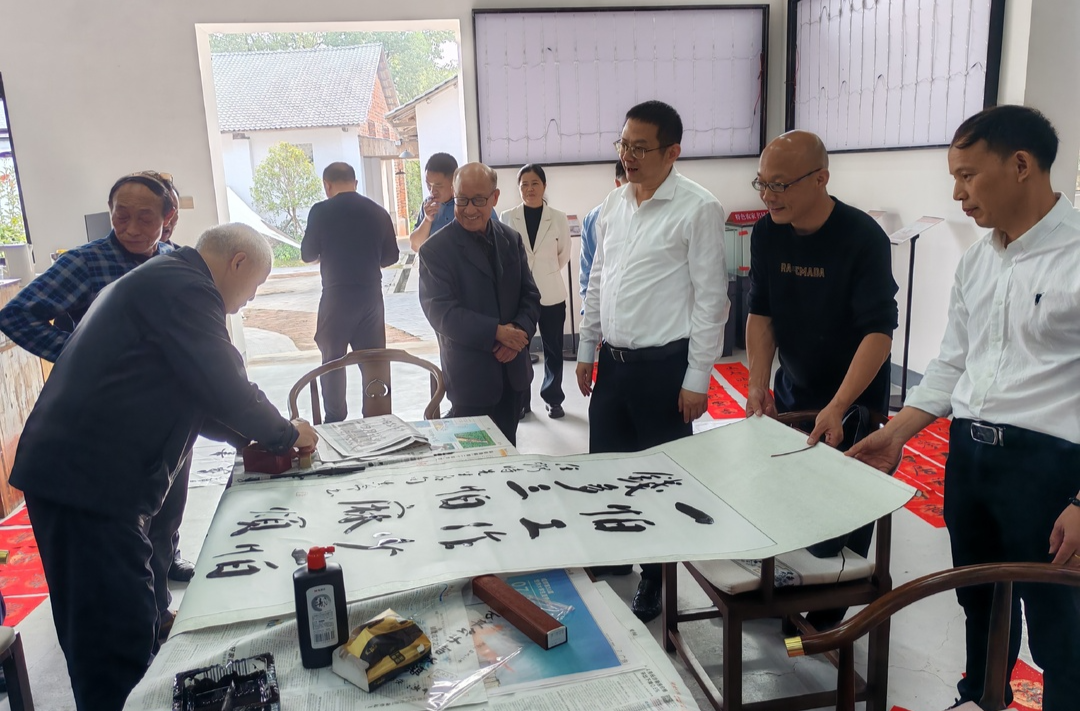 弼时镇：书法艺术为特色农家书屋增姿添彩