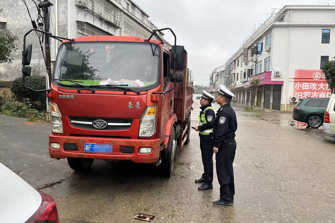 醉酒驾驶货车还超载？汨罗交警：重罚！