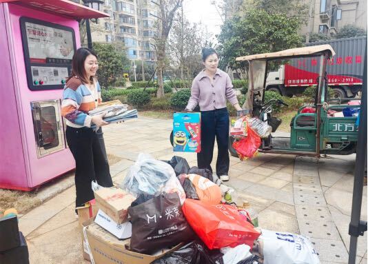 让垃圾分类精细化，汨罗城管开展可回收物、有害垃圾集中收运行动
