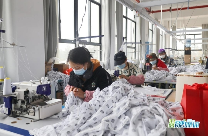 【学习强国】乡村振兴丨汨罗市：村企携手 “织”出乡村致富路