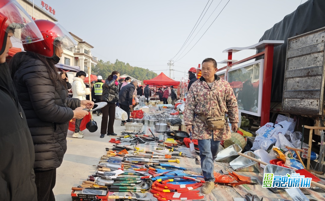 看！罗江镇金塘村“马路集市”变形记