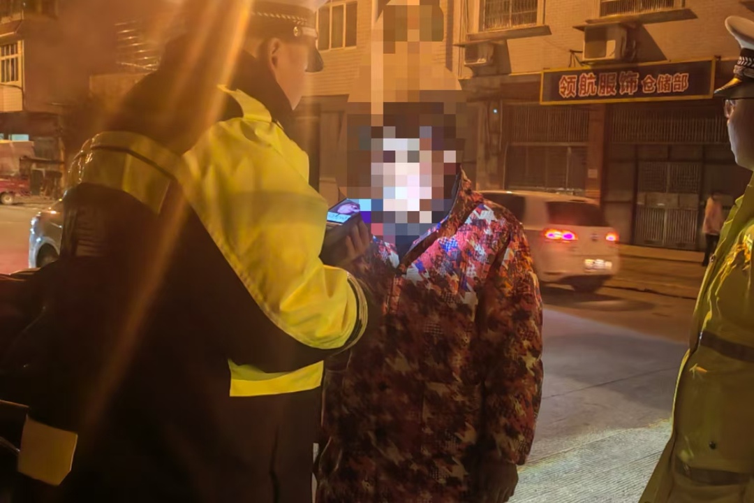 ​冬季行动丨“三无”上路又饮酒，汨罗交警查处一名违法行为人