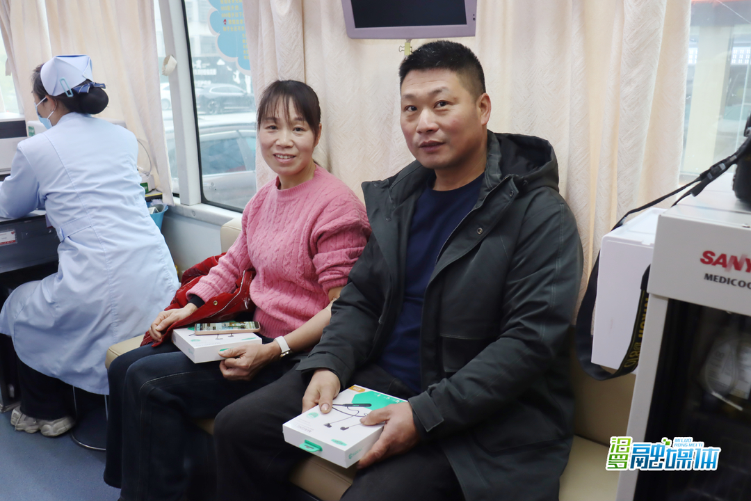 热血迎新年 汨罗市爱心帮帮志愿者协会27名志愿者献血10800毫升