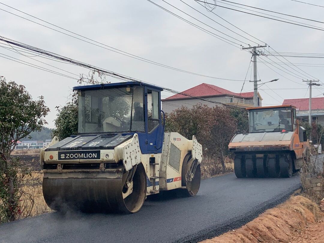 罗江镇黄市村：乡贤助力，乡村道路“白改黑”