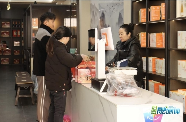 【新湖南】汨罗：长乐古镇卤腊飘香，年货热卖点燃新春烟火气
