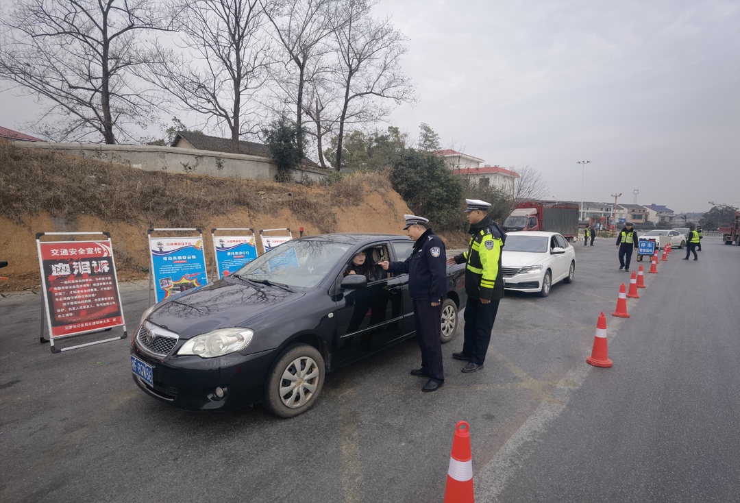 春运今日正式启动，汨罗交警启动交通安全检查