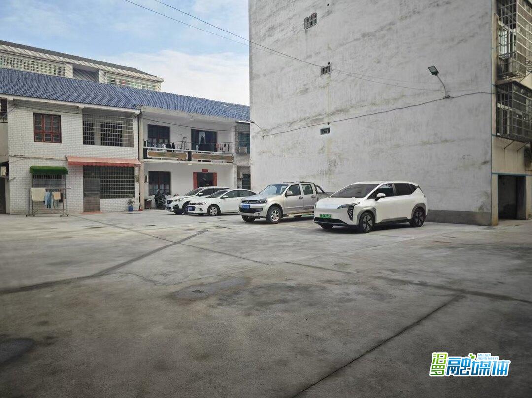 归义街道归义社区：荒废菜地变身便民停车场