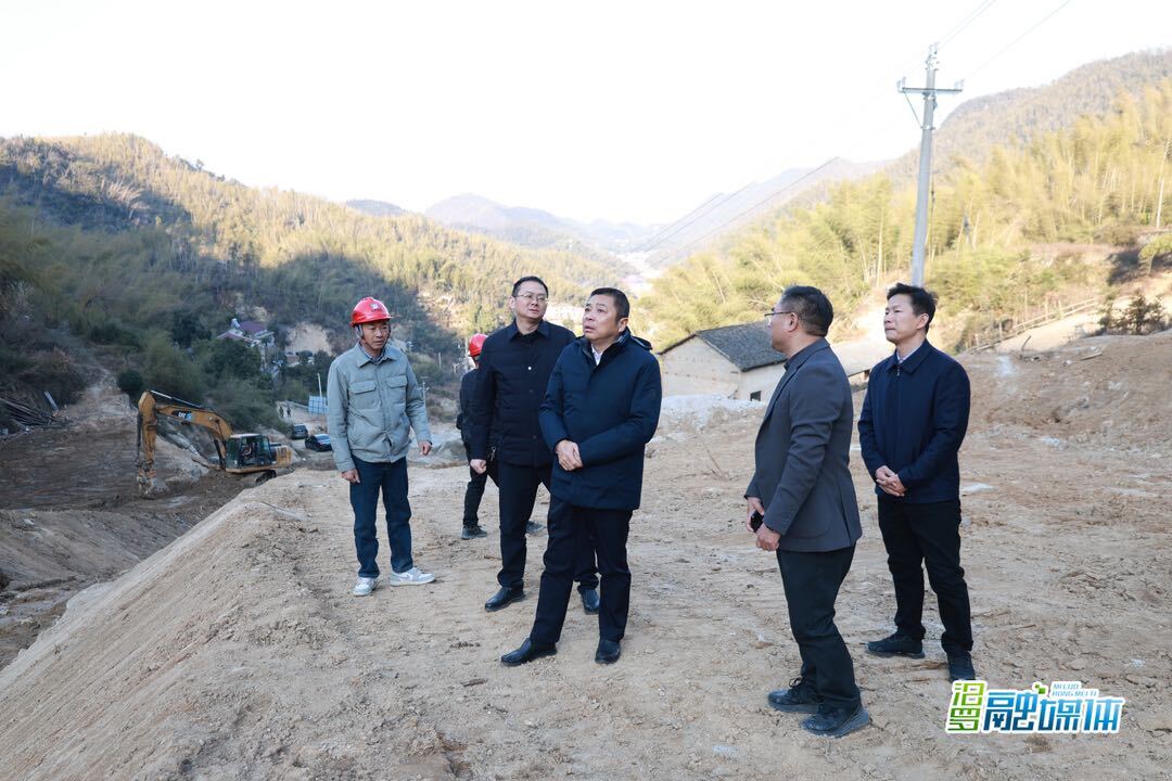 朱平波到弼时镇调研地质灾害防治工作，走访慰问受灾户