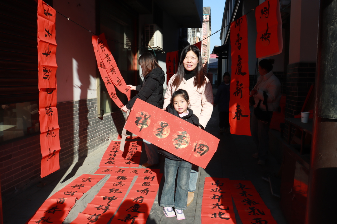 新市古镇书院：墨香“联”通邻里情 新春祝福暖人心