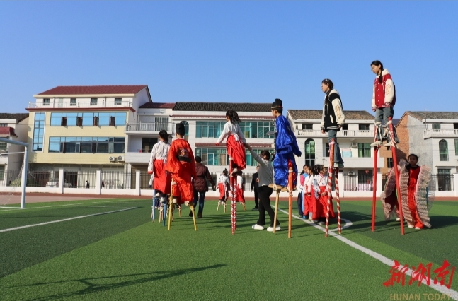 【新湖南】相约2025·共赴旅发盛会⑬丨故事小镇：家家户户有高跷，咋啦？