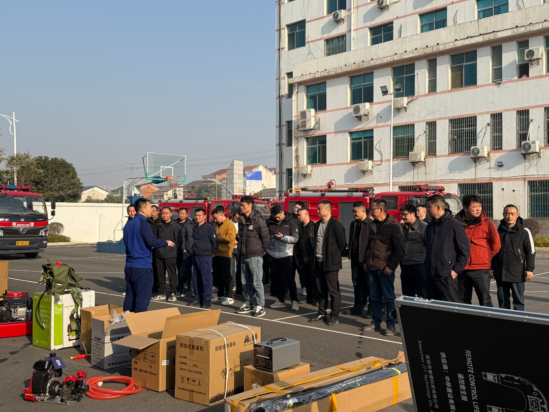 汨罗市应急管理局集中发放国债项目基层应急能力提升工程应急救援装备